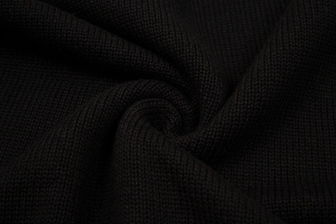 HEART SWEATER BLACK (UNISEX)