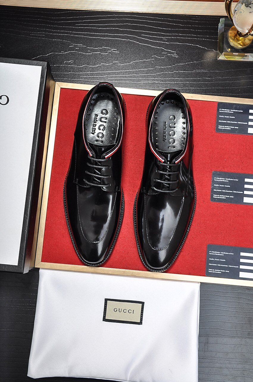 Gucci Men's Polished Lace-Up Dress Shoes