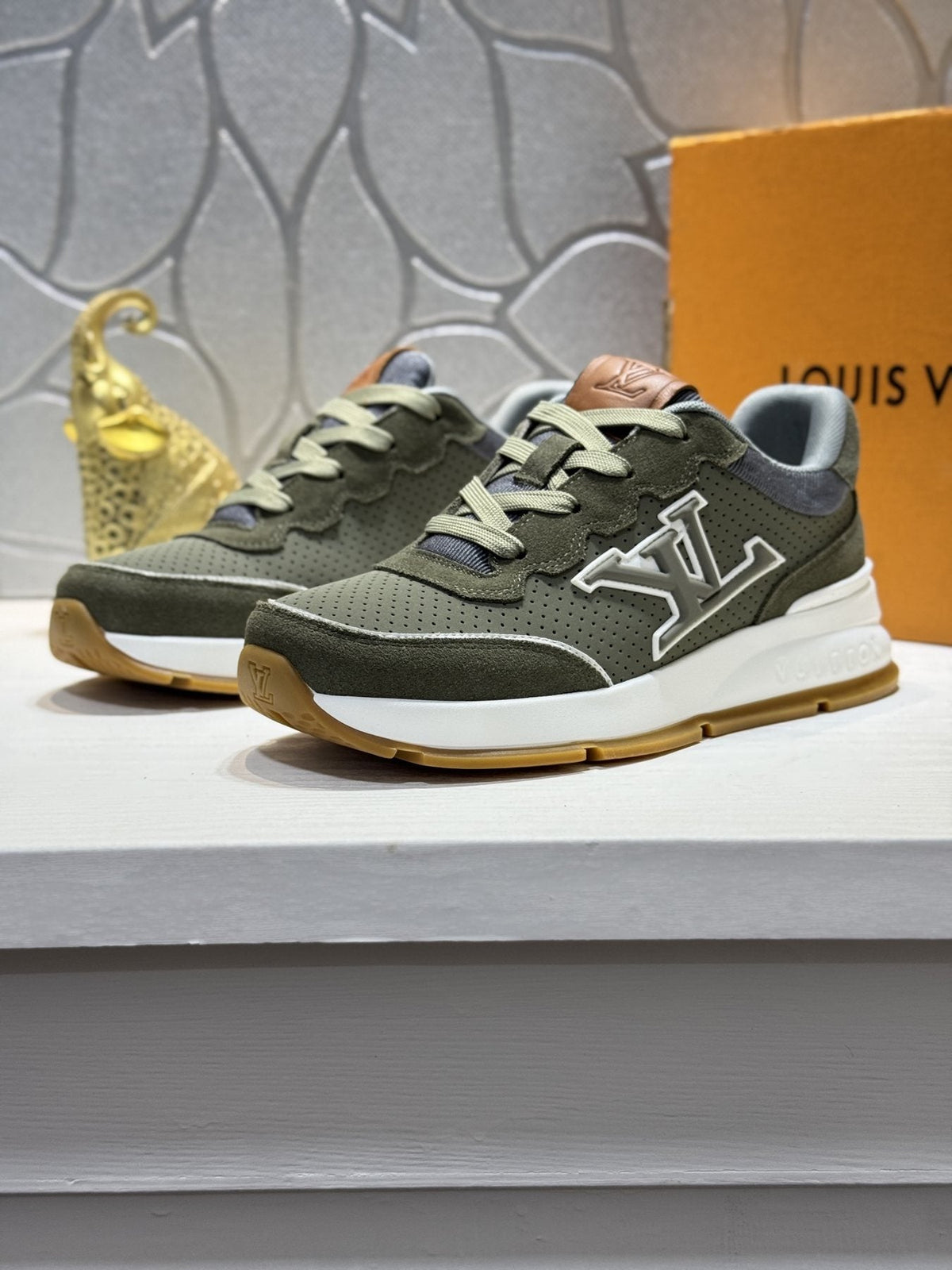 Louis Vuitton LV-Detail Low-Top Sneakers