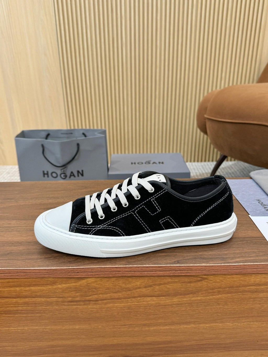 Hogan H691 Low-Top Sneakers