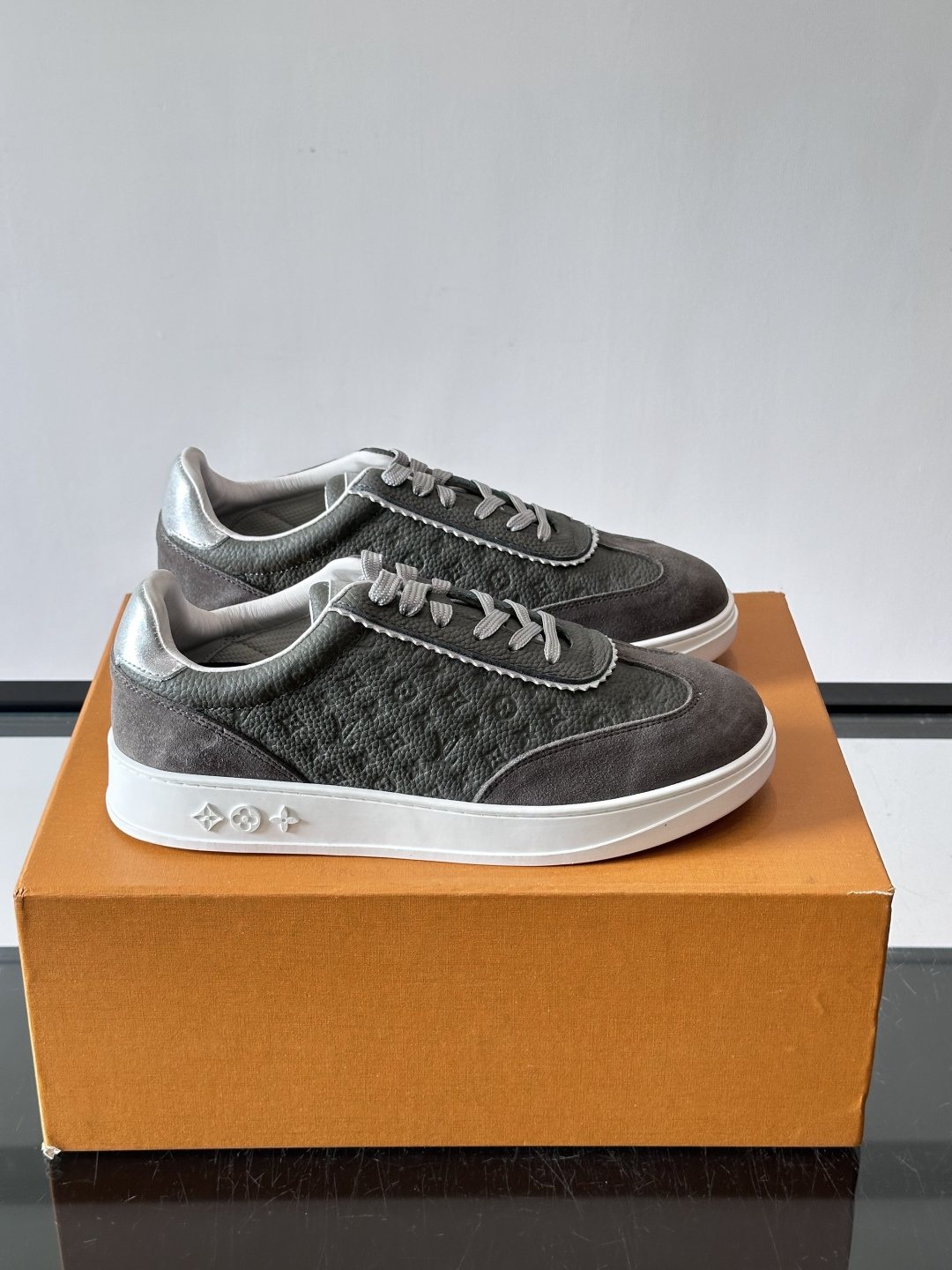 Louis Vuitton Flash Low-Top Sneakers