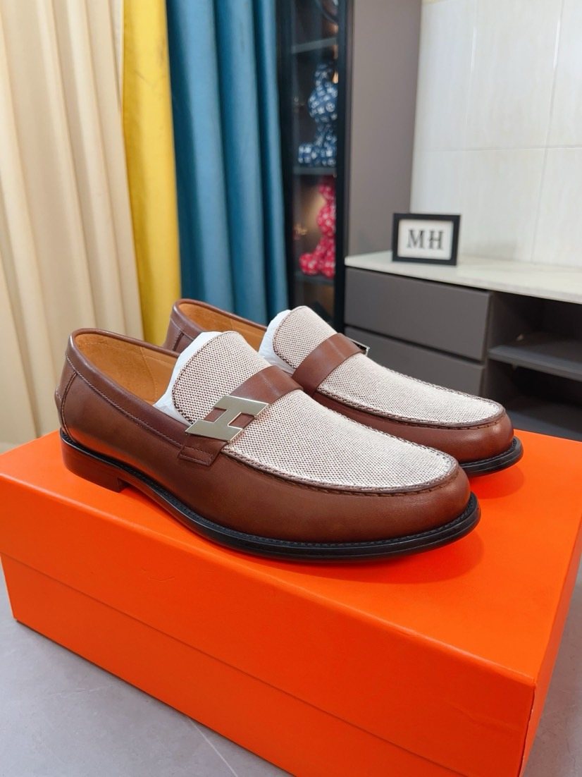 Hermès Textured Contrast-Trim Loafers