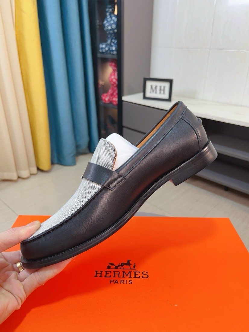 Hermès Textured Contrast-Trim Loafers